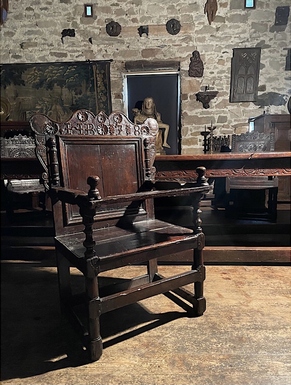 jackie_simonini's tweet photo. A very unusual westmorland oak reading/sewing chair. Dated 1718. Initialled h. B. 

https://t.co/Fjuzr2NwcN

#sewingchair #readingchair #antiqueoakchair #oakfurniture #interiordesign #decor https://t.co/MCeeqISGIc