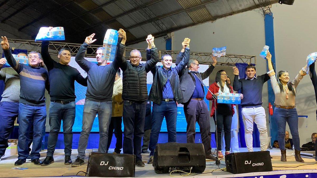 jmpedrini's tweet photo. Gran acto, anoche, en Santa Sylvina junto a funcionarios y candidatos de nuestro Frente. Felicito al futuro Intendente de la ciudad @gimenez_bebo por su gran trabajo y militancia.

Este domingo vamos todos con la #lista652 https://t.co/59ltNFRnDt