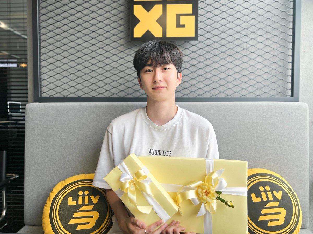 BNKFEARXLoL's tweet image. 🎉구티 선수에게 전달된 깜짝 선물🎁
2023 시즌 종료를 기념하여 구티 선수를 향해 보내주신 응원에 감사드립니다!

💌구티의 감사 메세지
“생각지도 못했는데 선물 보내주셔서 감사합니다 앞으로도 열심히 하고 좋은모습 보여드리겠습니다!”

#LSB #LCKCL #Guti #CKNP