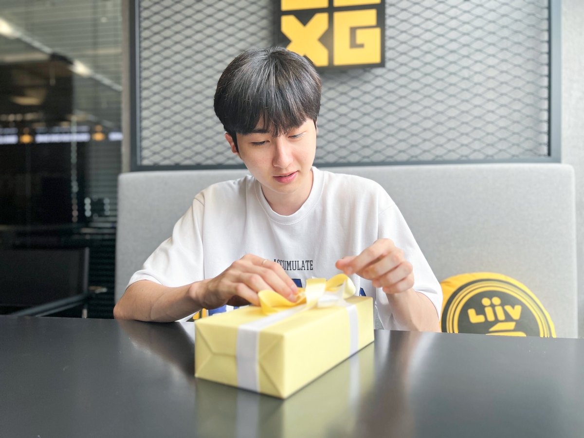 BNKFEARXLoL's tweet image. 🎉구티 선수에게 전달된 깜짝 선물🎁
2023 시즌 종료를 기념하여 구티 선수를 향해 보내주신 응원에 감사드립니다!

💌구티의 감사 메세지
“생각지도 못했는데 선물 보내주셔서 감사합니다 앞으로도 열심히 하고 좋은모습 보여드리겠습니다!”

#LSB #LCKCL #Guti #CKNP