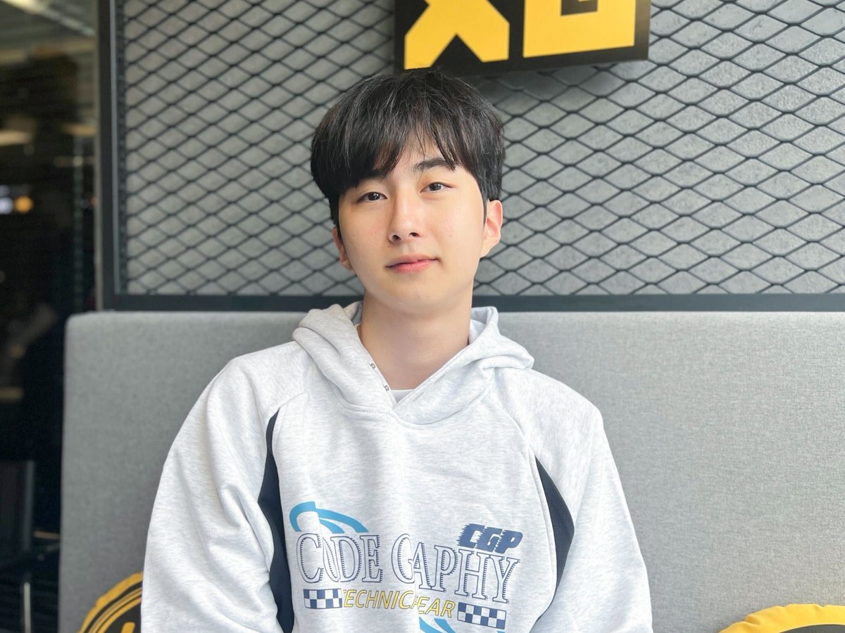 BNKFEARXLoL's tweet image. 🎉구티 선수에게 전달된 깜짝 선물🎁
2023 시즌 종료를 기념하여 구티 선수를 향해 보내주신 응원에 감사드립니다!

💌구티의 감사 메세지
“생각지도 못했는데 선물 보내주셔서 감사합니다 앞으로도 열심히 하고 좋은모습 보여드리겠습니다!”

#LSB #LCKCL #Guti #CKNP