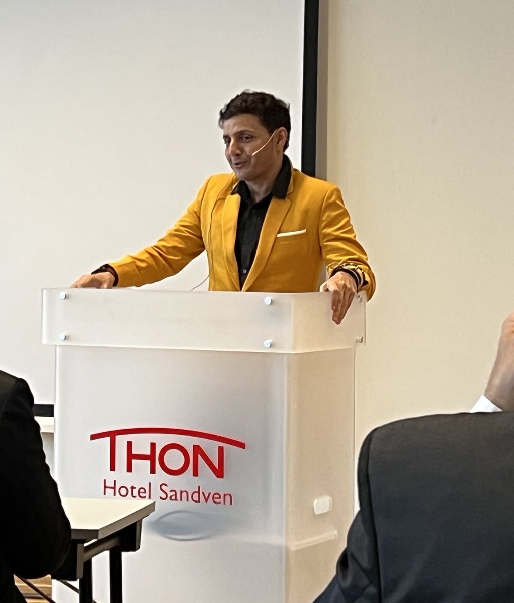 Indias store strandrydder og «Champion og the Earth», Afroz Shah åpner Plastseminar i anledning verdens største plastryddeaksjon #ReinHardangerfjord 11 havbruksselskaper stiller med rundt 70 båter med mannskap for å rydde. Hør #Ekko i <a href="/NRKno/">NRK</a> med Kenneth Bruvik.
Det nytter!