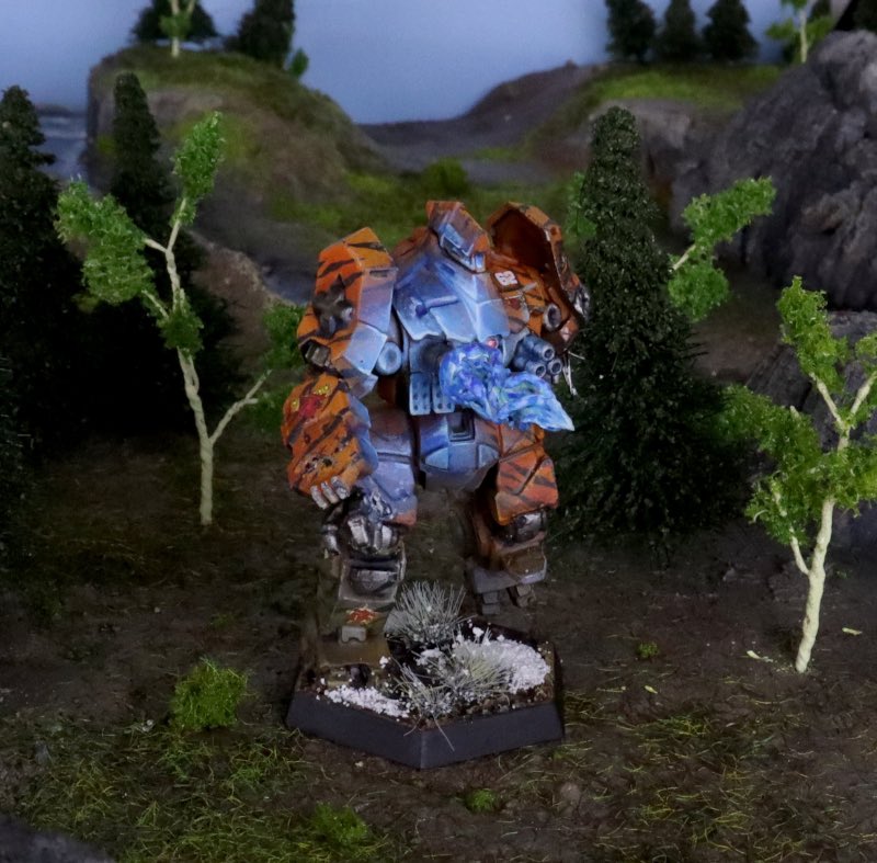 camospecs's tweet image. Do you know the #Amarok? Our artist @klwitt13 #Brushido painted one in the colors of the 7thBattleCluster of #ClanWolf #GammaGalaxy. Stunning, isn't it? It was part of our GenCon diorama, too.

@catalystgamelab #battletech

 camospecs.com/listing/amarok…