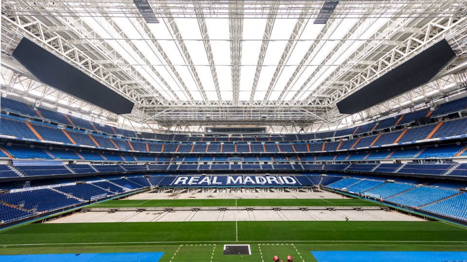 realmadriden's tweet photo. In the 🤍 of the Bernabéu! https://t.co/o9bSjpWKGX
