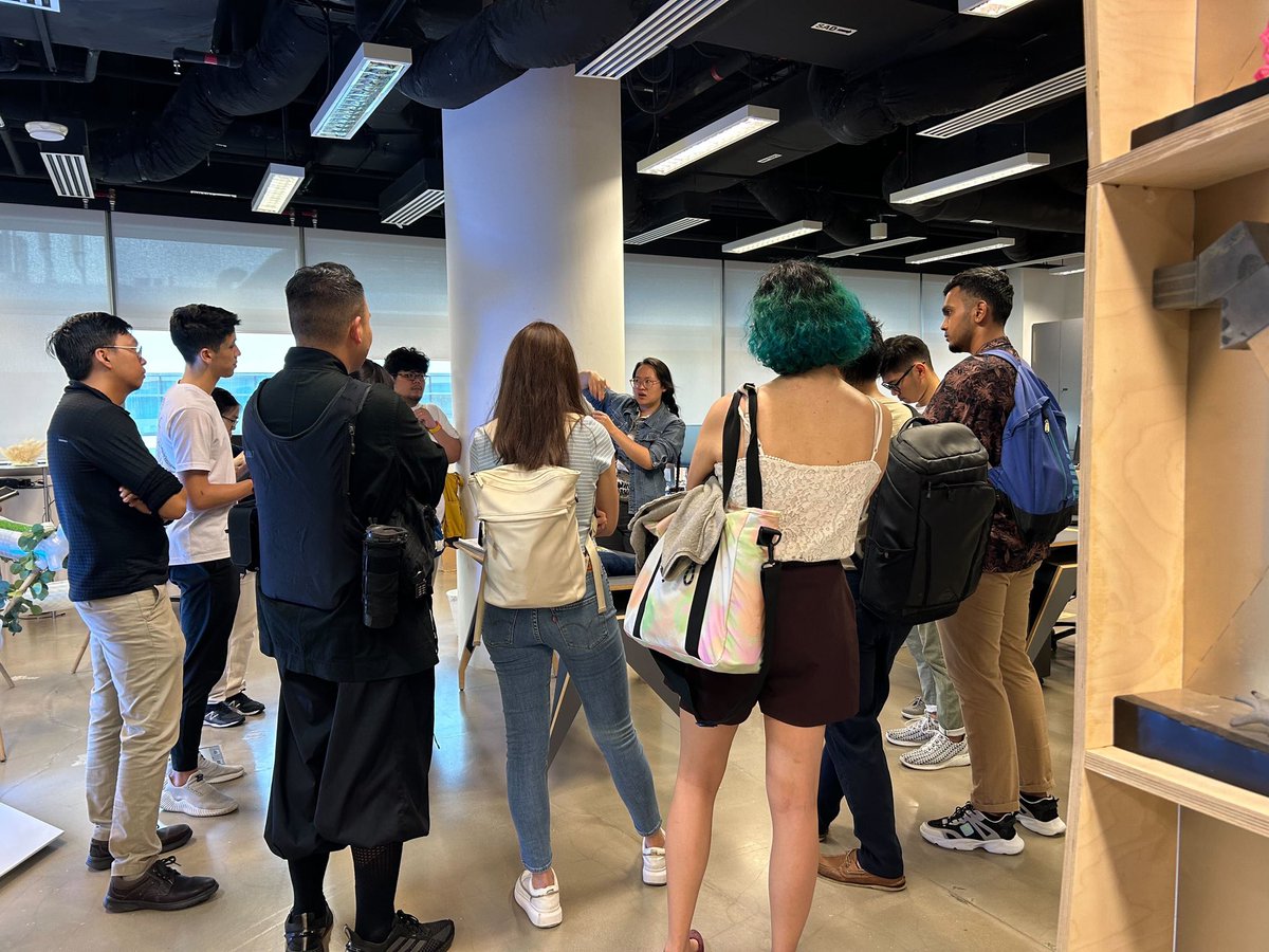 Lab tour in DManD conducted by Charlotte! So many new and fresh faces today!