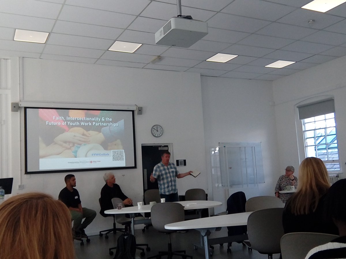 Next up is interactive discussion about developing inclusive working practices for faith and secular groups And what is faith-based youth work occlusion..? Are we creating spaces for people to express their views, share stories, energies &amp; learn? #YWCollab