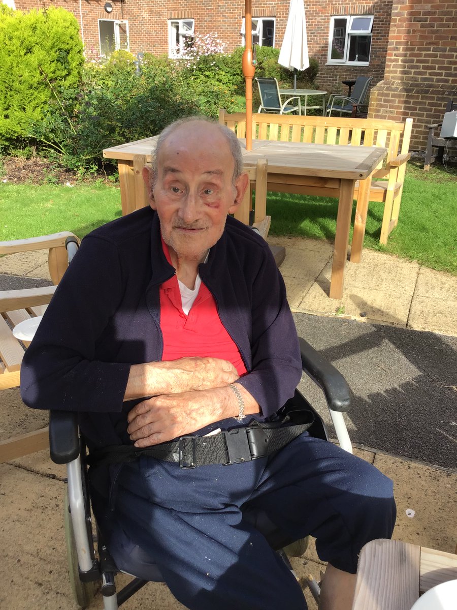 ClaireThorp2's tweet photo. Making the most of the Sun in the Garden.
@AnchorLaterLife @RidgemountCH https://t.co/0gnrkZ1pVb