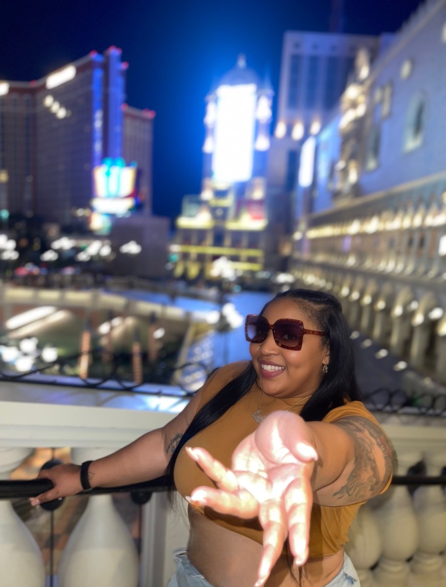 Pretty much sums up my Vegas trip.. Arrived with a VISION.. ended in a BLUR and a Smile 🤣🤣😩😩.. #WhatHappensInVegas #TheTravelingAuntie #traveljunkie #Where2Next⁉️⁉️