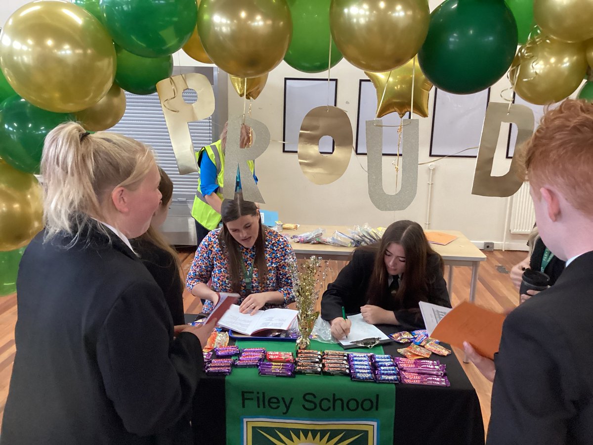 Filey_Academy's tweet image. Our first ever PROUD THURSDAY.

Such a wonderful morning with our students.

Proud students. Proud staff. Proud team.
#Filey