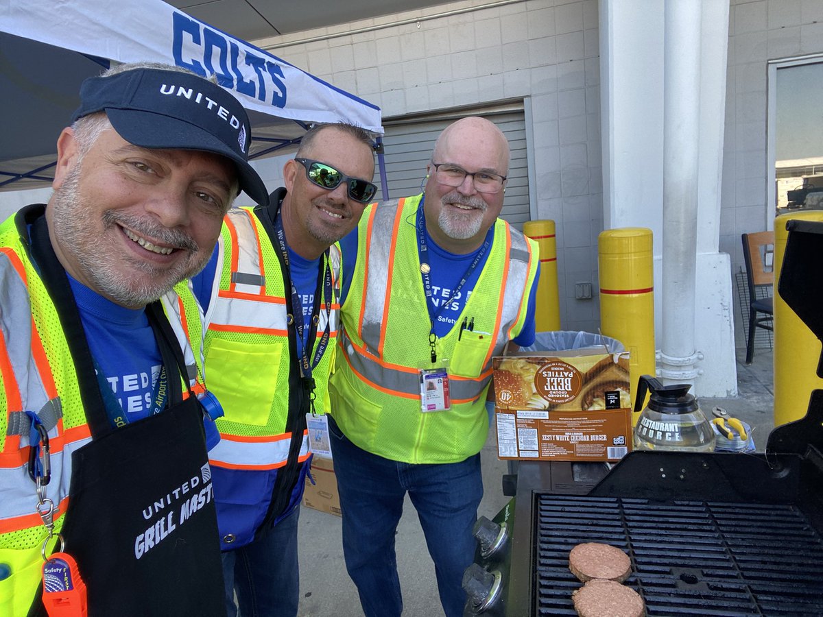 5th stop on our Burger Burn & Safety Fair Tour with our IND Team great day and good food with the team. Thanks to Team IND for a great Summer. @DJKinzelman @united @AOSafetyUAL @scarnes1978 @INDUABob