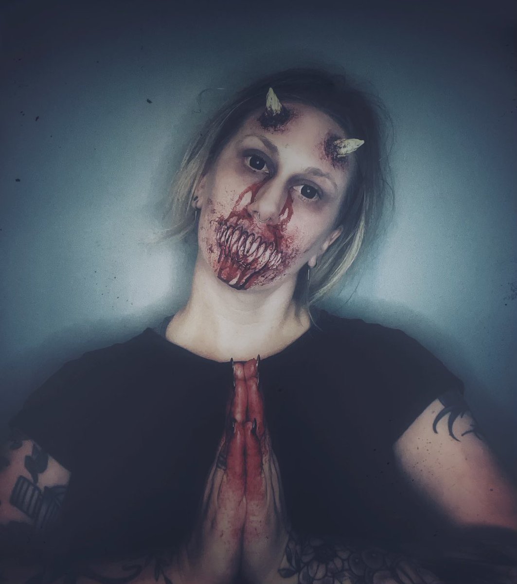 breemary_'s tweet photo. I’ll eat your soul 🩸😈
@mehronmakeup 

#halloween2023 #halloween #demonmakeup #MakeUpDay #makeup #makeupartist #specialeffects https://t.co/4YYPoyMSeL