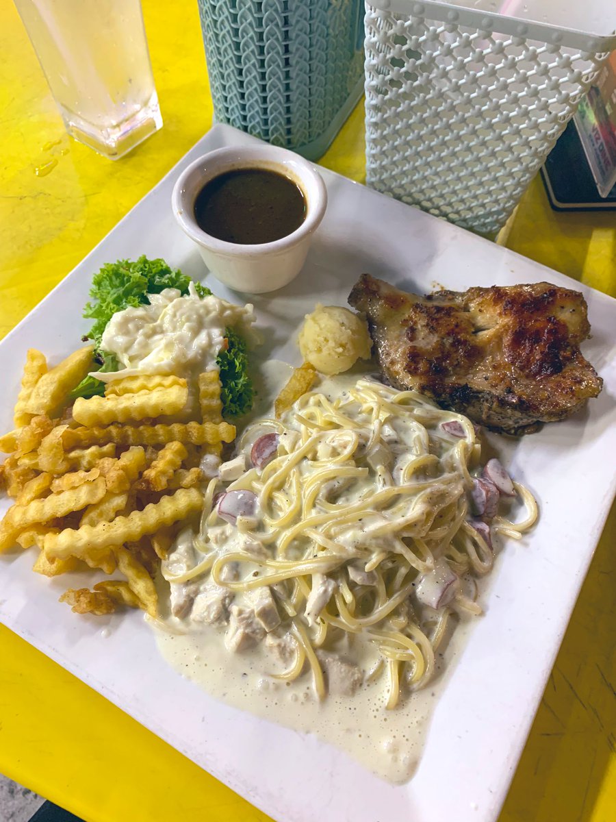 richXrisk's tweet image. makan dulu guys #afterwork #afterclass