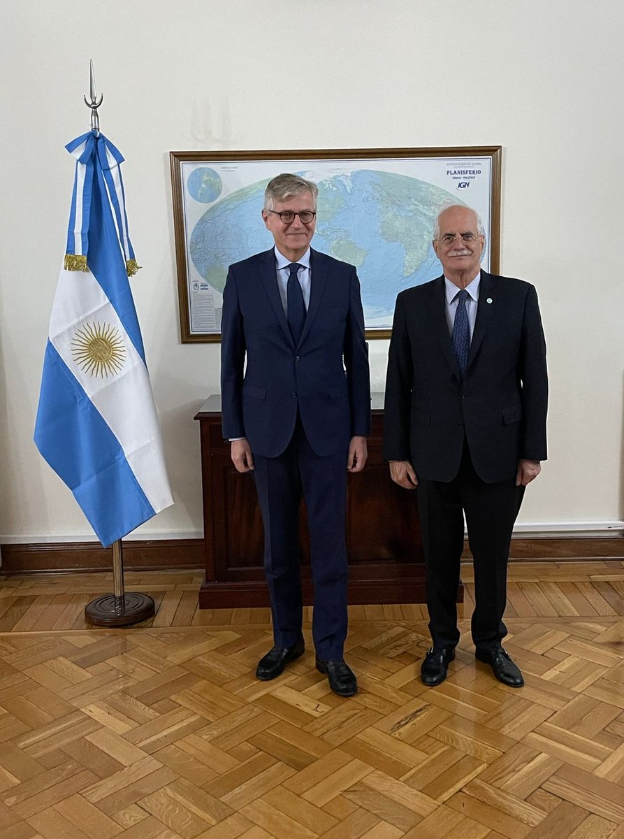 Al inicio de la 2da Conferencia de América Latina y del Caribe sobre Operaciones de Paz de la @ONU_es en #Argentina, me reuní con el Ministro de Defensa @JorgeTaiana para agradecerle el servicio de las mujeres y los hombres argentinos en 8 operaciones de paz alrededor del mundo.