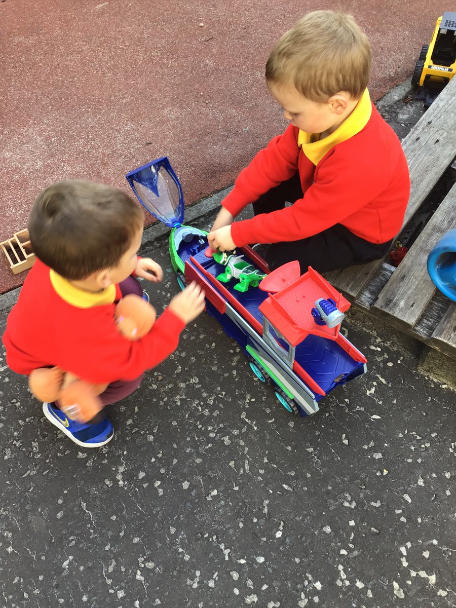 Honeywellnurs's tweet image. Making friends😍#buildingfriendships