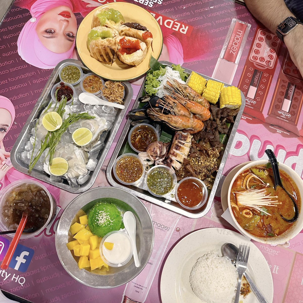 ImanAbdulRahim's tweet photo. Dah lama nak pergi Klate bukan waktu cuti sebab nak makan!! My tummy is happy 🫶🏻

✨ Kedai Kopi White House
✨ Aus Mee Celup
✨ Warung Pak Mat Pulau Pisang
✨ Suwarin Jinda https://t.co/urXKsz31n7