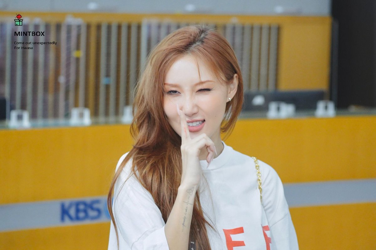 mintbox_0619's tweet photo. 230912 볼륨을 높여요 퇴근

#마마무 #화사 #Hwasa 

꽤 진지한 야메추 https://t.co/mfmsV768Jm