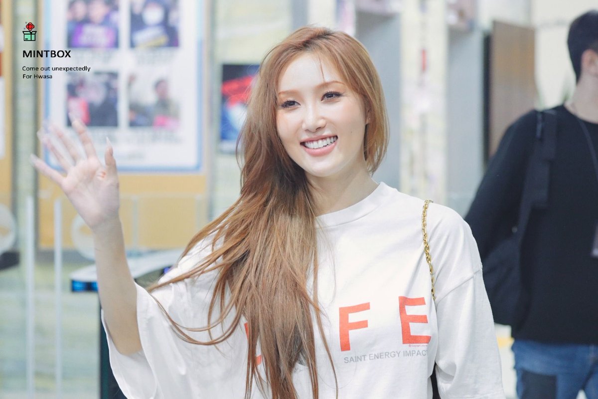 mintbox_0619's tweet photo. 230912 볼륨을 높여요 퇴근

#마마무 #화사 #Hwasa 

꽤 진지한 야메추 https://t.co/mfmsV768Jm