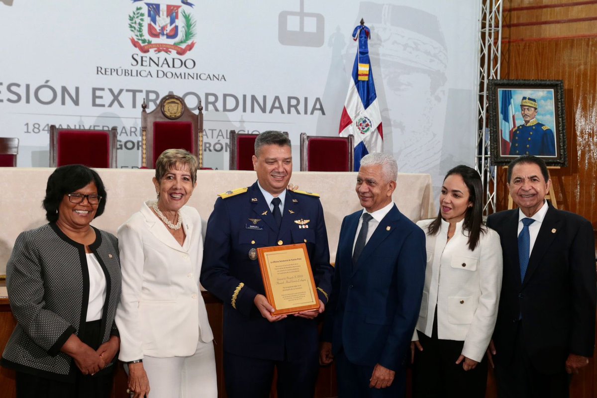 FuerzaAereaRD's tweet photo. [RECONOCEN AL COMANDANTE DE LA BAPP]

🎖️-La Oficina Senatorial de Puerto Plata, reconoció al General de Brigada Piloto Manuel Abad García Lithgow, FARD, Comandante de la Base Aérea Puerto Plata, durante la celebración de una Sesión…1/3 https://t.co/2l6jOmFy0Q