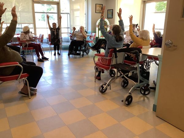 AllSeniorsCare's tweet photo. Les exercices sont une partie importante de la journée
...........
Exercises are an important part of the day!
#CitéParkway #CitéParkwayRetirementResidence #AlISeniorsCare #Seniors #SeniorsLiving
#SeniorsLife #Retirement #SeniorsFun #Activities #MemoryCare https://t.co/2CcLdRdUve
