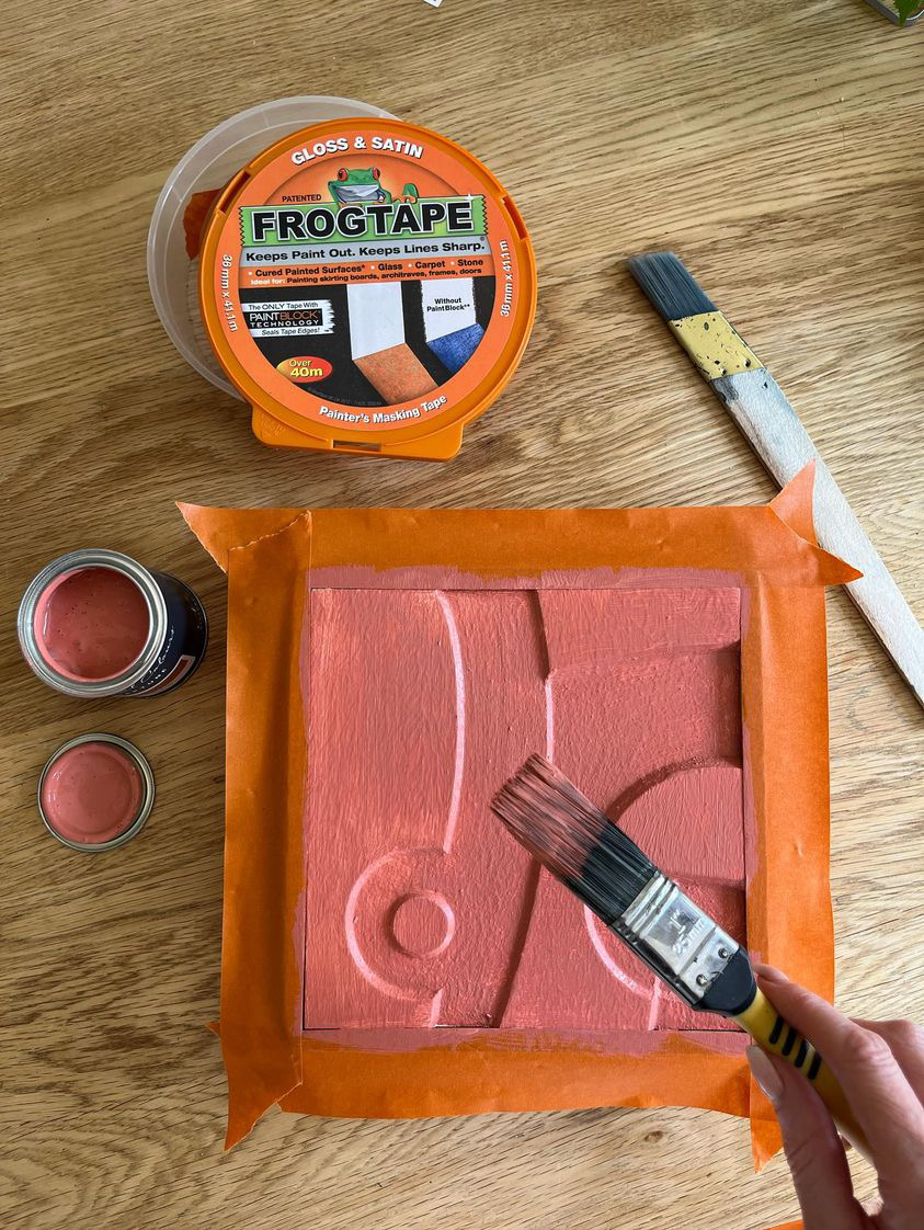 Our tape isn't just for walls👀

Choose FrogTape®: frogtape.co.uk/why-choose-fro… 

Photo: Nik

#FrogTapeUK #FrogTape #Artists #TapeRoll