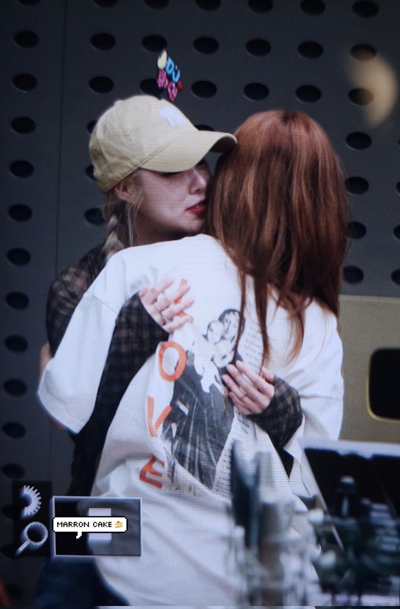_marroncake's tweet photo. 230912 볼륨을높여요 프리뷰
백만 년 만에 투영걸~~~~
#마마무 #휘인 #화사 https://t.co/zU5edzQ0qi