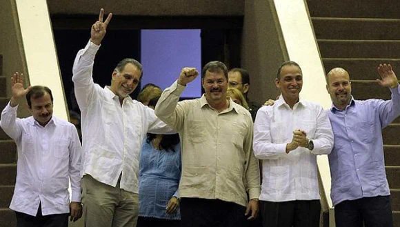 Héroes del pueblo; Héroes d la dignidad. Eso es lo q los hace extraordinarios para #Cuba 🇨🇺 y el 🌎. 
#SanctiSpíritusEnMarcha 
#MujeresEnRevolución