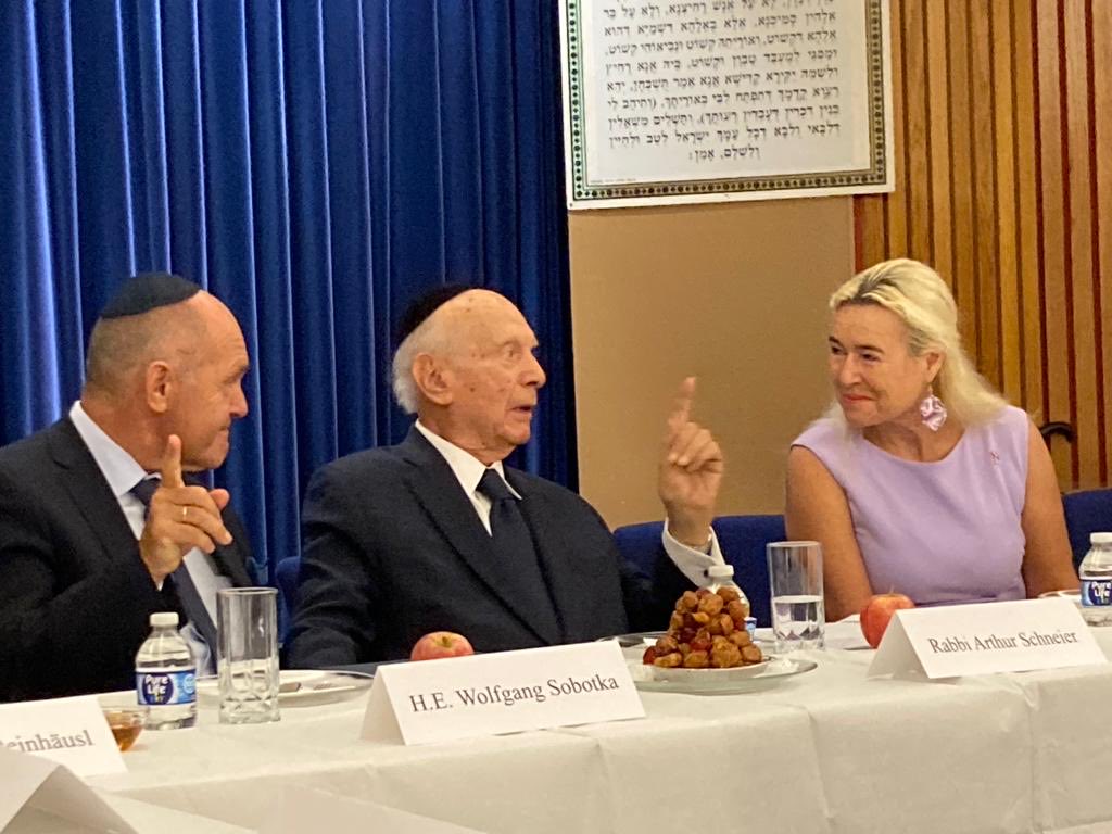 Petra Schneebauer tweet media