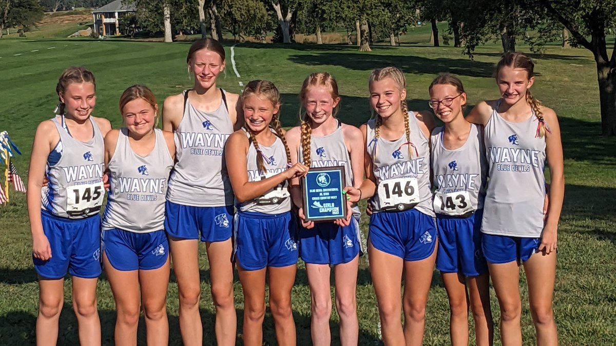 BrianKesting's tweet image. JH girls win their home XC meet