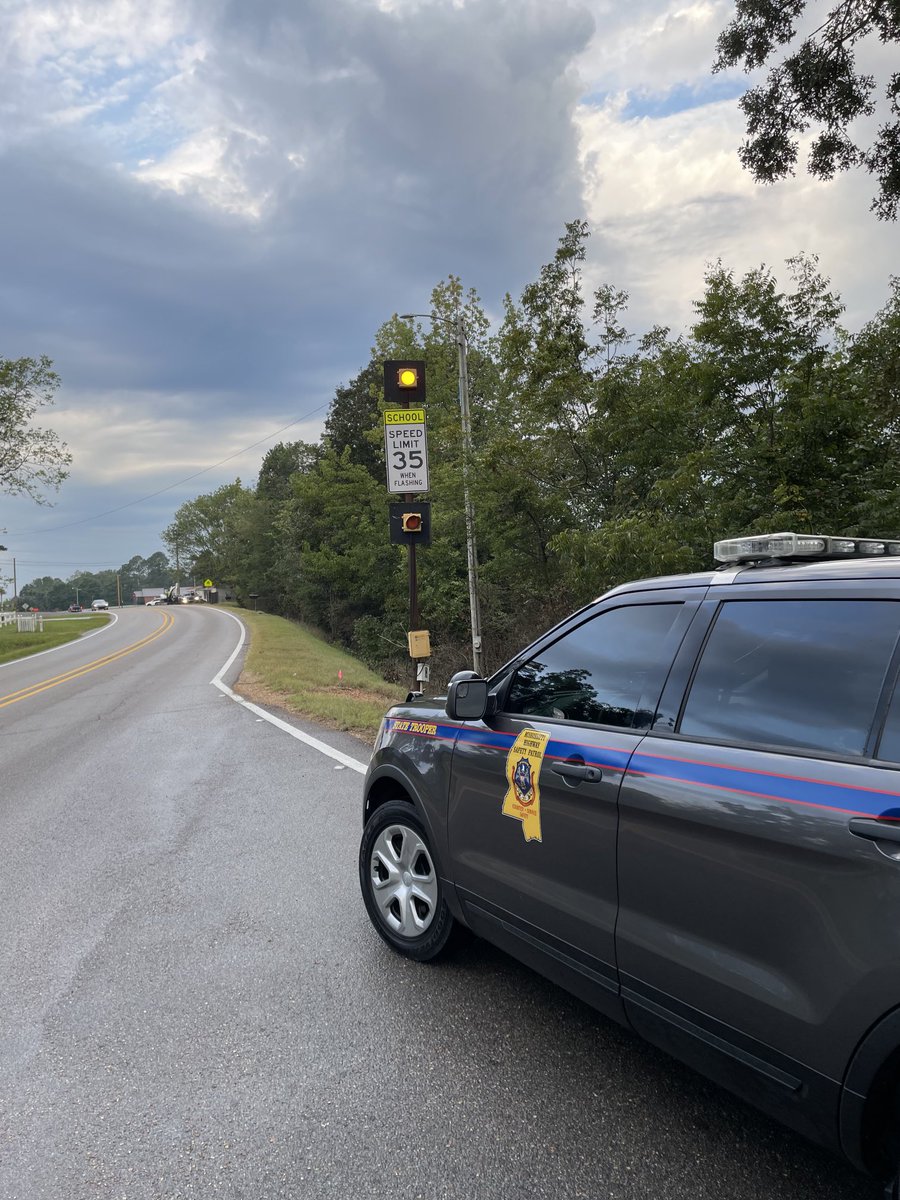 MHPTroopF's tweet image. As you head out for work, school or just passing through the state, let's all do our part to drive smart! #DriveSmartMS #OperationSTOP