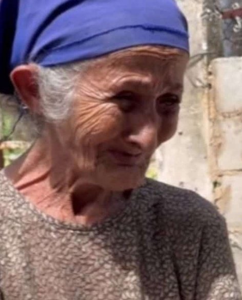 Nelsonpvzla1's tweet photo. "No aguanto el HAMBRE, me siento muy débil", dijo llorando ésta abuela de 75 años mientras Maduro está con 168 Jerarcas Chavistas en China disfrutando el dinero que le ROBARON a los Venezolanos, pedazos de VENDEPATRIAS..!! https://t.co/WWDdo15ULN
