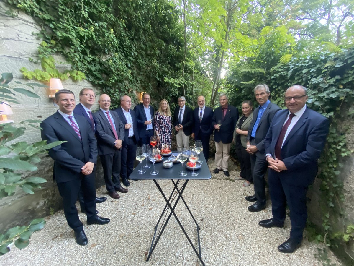 SECO_StateSec's tweet photo. Beziehungen 🇨🇭- 🇪🇺 im Zentrum meines Treffens mit 🇩🇪 Staatssekretär @sven_giegold in Bern. 
Gemeinsam mit den Sozialpartnern und den Kantonen unterhielten wir uns über die aktuellen Herausforderungen dieser engen und für beide Seiten vorteilhaften Partnerschaft. https://t.co/edasdQ0z6R