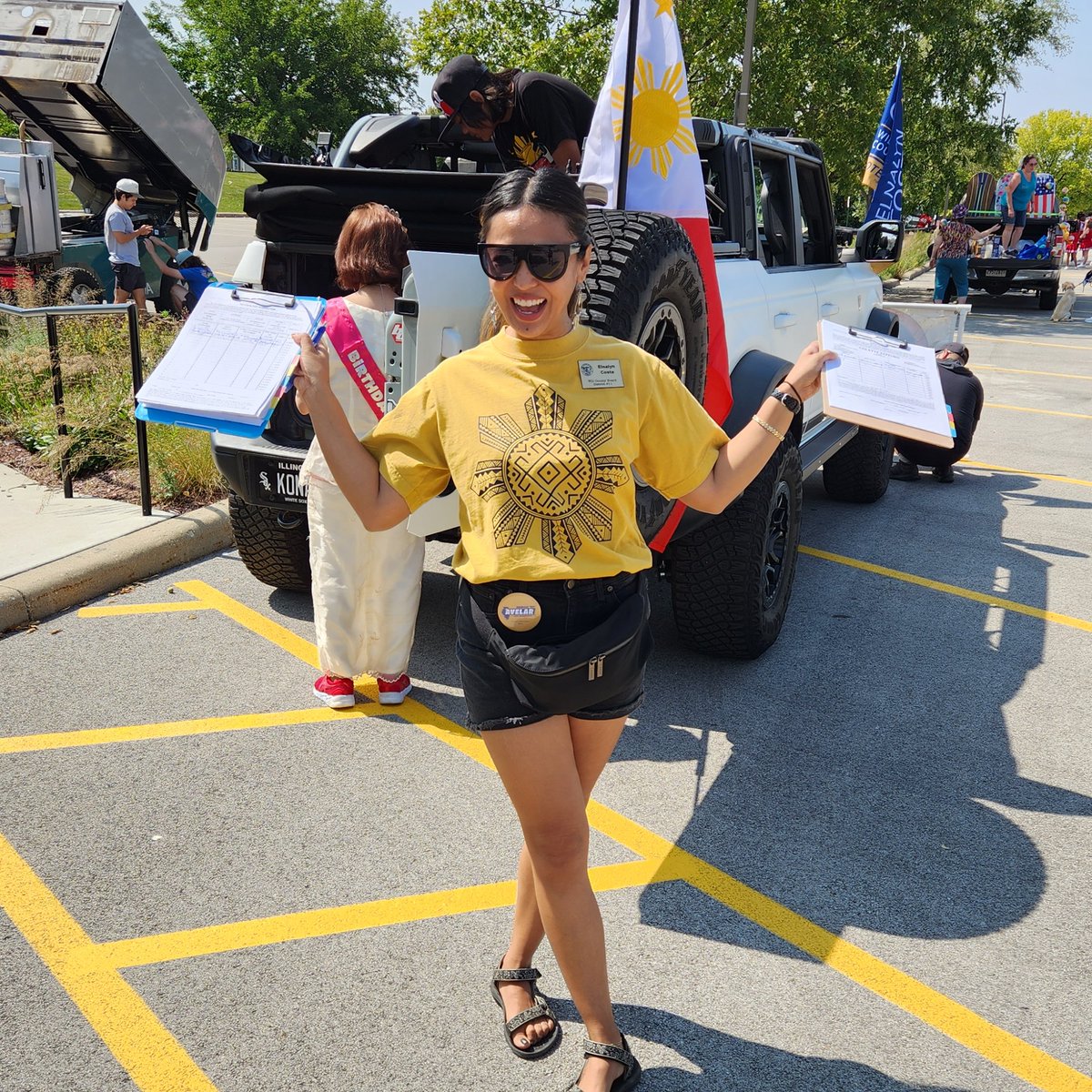 WDDAAPI's tweet image. #WeekendPhotoDump: Joined @DeeForIL85 at Bolingbrook Pathways Parade, marched with Filipino Friendship Society, and celebrated Indian Culture at Swadeshi Mela, all while representing AAPI Dems!

#AAPIDems #WillDemsAAPI #ThePowerOfWill
