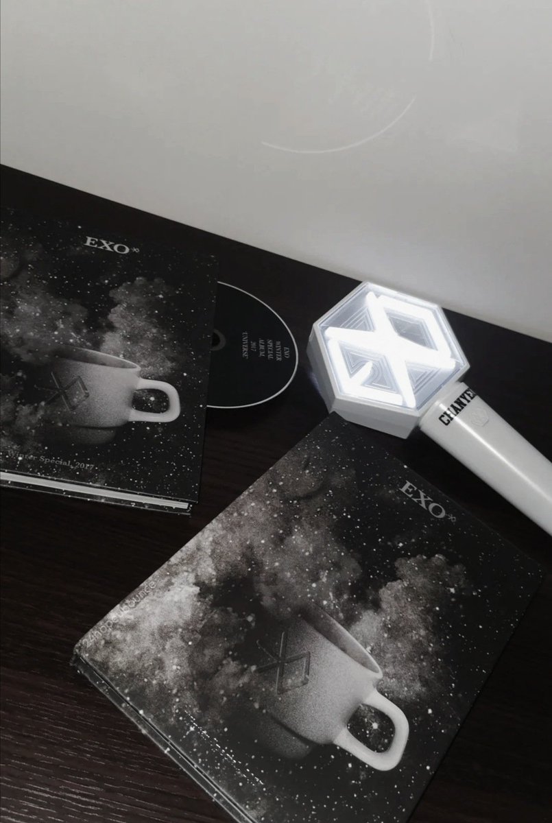 24hopeubounce's tweet photo. Mam album EXO na zbyciu, więc robie szybki GIVEAWAY 💃

✨ rt &amp; like
✨ obserwuj mnie na ig: 24hopeubounce
✨ napisz w komentarzu jaka jest twoja ulubiona piosenka exo

Do wygrania: Exo - Universe + jakieś kpop dodatki 

(jutro losowanie) https://t.co/Eb2pYmfJO7