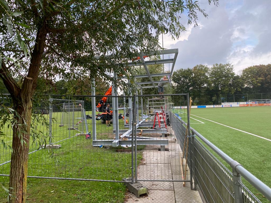WVHEDW's tweet image. Het geraamte van de nieuwe tribune(s) vandaag geplaatst! #progressie #WVtribunes