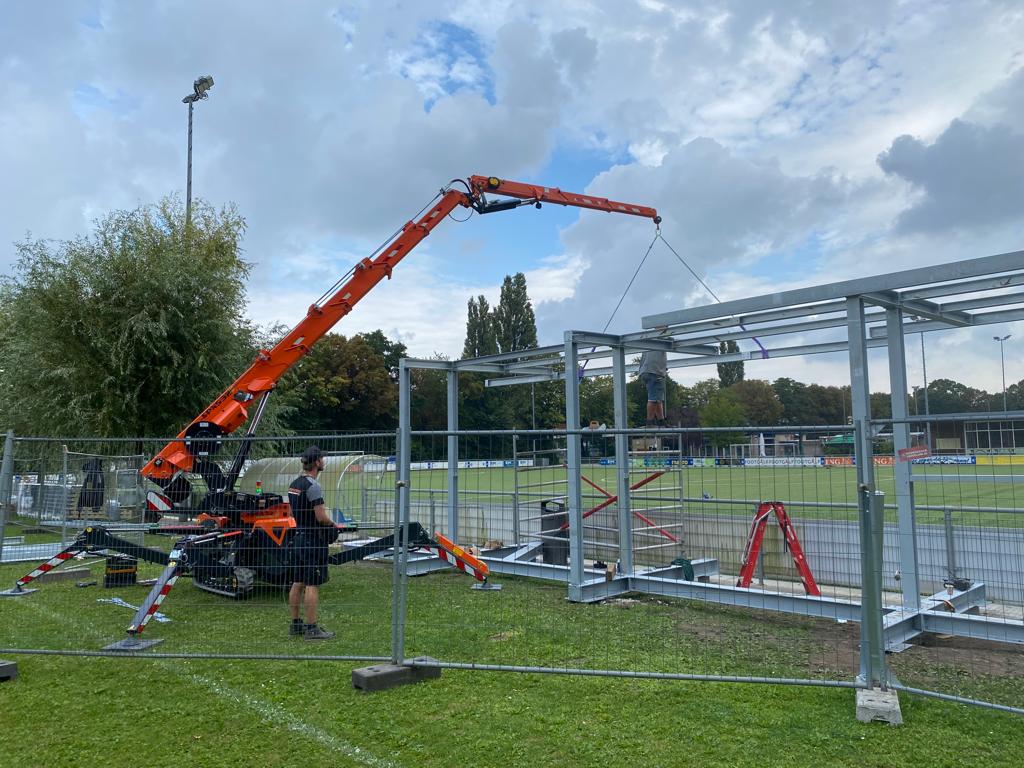 WVHEDW's tweet image. Het geraamte van de nieuwe tribune(s) vandaag geplaatst! #progressie #WVtribunes