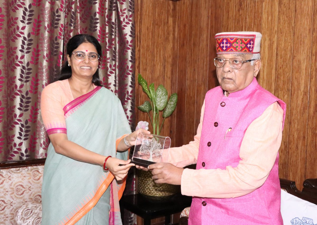 Smt. Anupriya Patel, <a href="/AnupriyaSPatel/">Anupriya Patel</a>  Minister of State for Commerce &amp; Industry, Govt. of India called on  Hon'ble Governor of Tripura, Shri Satyadeo Narain Arya at Raj Bhavan Agartala.