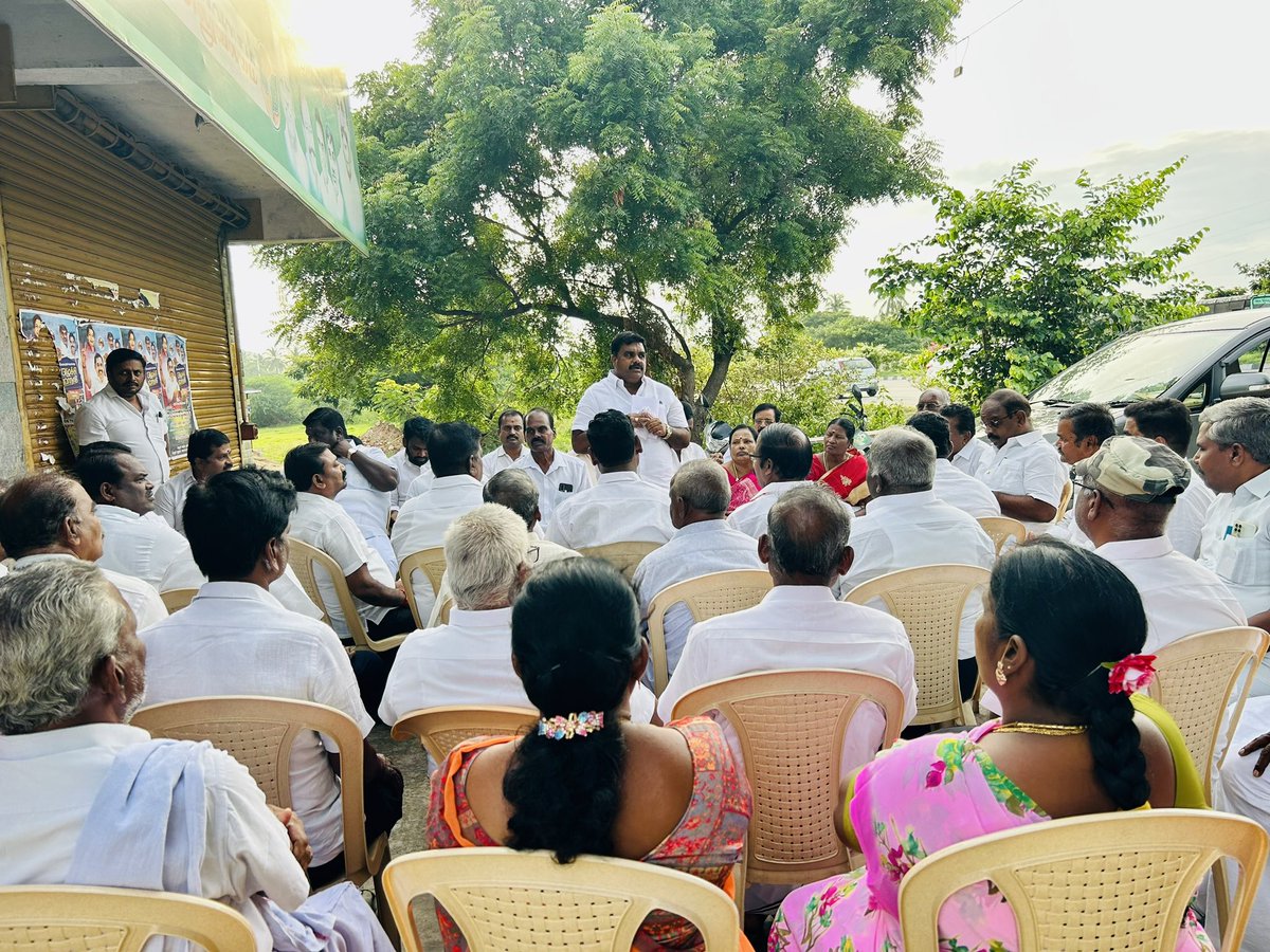 DVelazhaganofl's tweet photo. புரட்சித் தலைவர் எம்.ஜி.ஆர், புரட்சித் தலைவி அம்மா அவர்களின் ஆசியுடன்.

மாண்புமிகு கழக பொது செயலாளர் முன்னாள் முதலமைச்சர் சட்டமன்ற எதிர்க்கட்சித் தலைவர் புரட்சி தமிழர் அண்ணன் #எடப்பாடியார் அவர்களின் ஆணைக்கிணங்க..

இன்று (12.09.2023) மாவட்ட கழக அலுவலகத்தில் ஆலோசனைக் கூட்டம்.. https://t.co/isXGIQx1wq