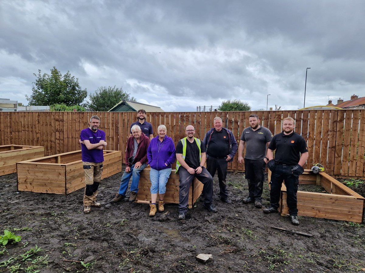 Huge thank you to @BandQ Sunderland for their support this morning and providing materials to build our new raised beds at the Urban Garden. The lads helped our staff and volunteers make some fantastic raised beds and the rain didn’t stop them. #StrongerCommunity #betterplace