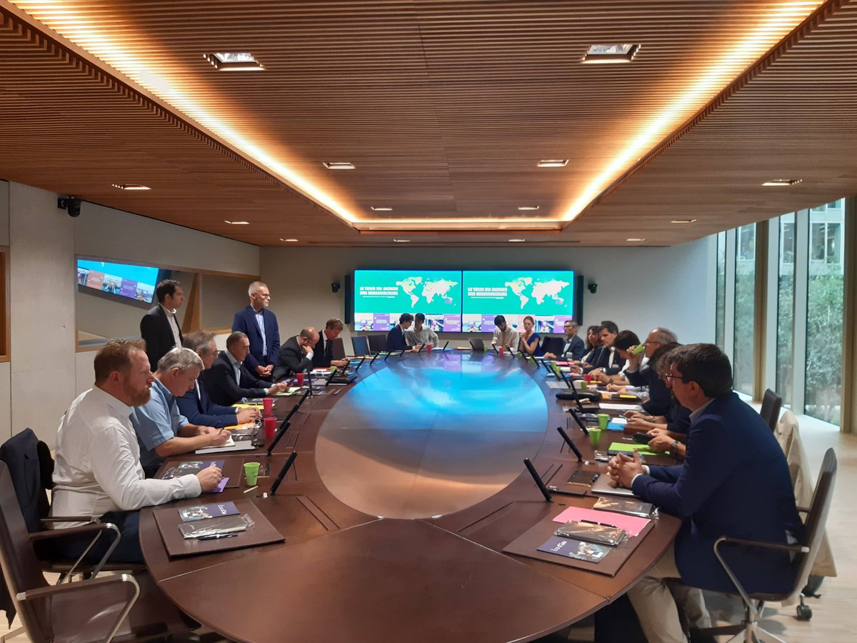 nicoperrin's tweet photo. Réception du bureau de @PetitesVilles au siège de @veolia et mise en valeur de la démarche "Eco d'eau" initiée par @Veolia_FR
#APVF #Veolia #Eau #Dechets #Energie #Ecologie #Environnement #REUT #Ecodeau #water https://t.co/lESOb2qlK1