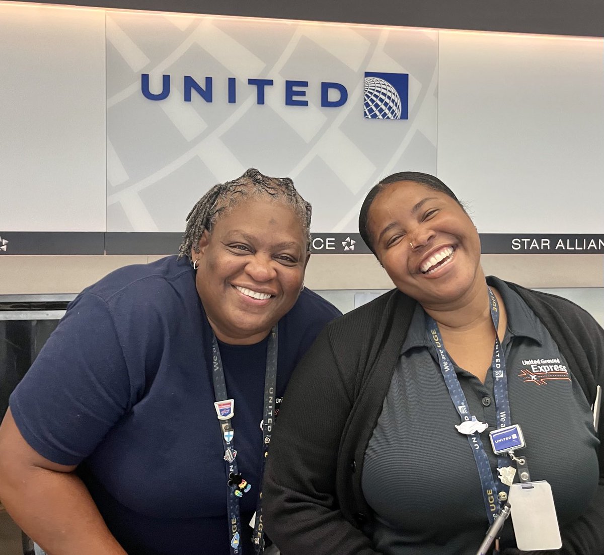 dcamero3's tweet photo. ⁦@united⁩ Laurie and her coworker were phenomenal when we checked in for our flight leaving Rochester New York. They are the example of what good customer service is all about.🙏🙏🙏👍👍👍 https://t.co/2EzeBFhR6w