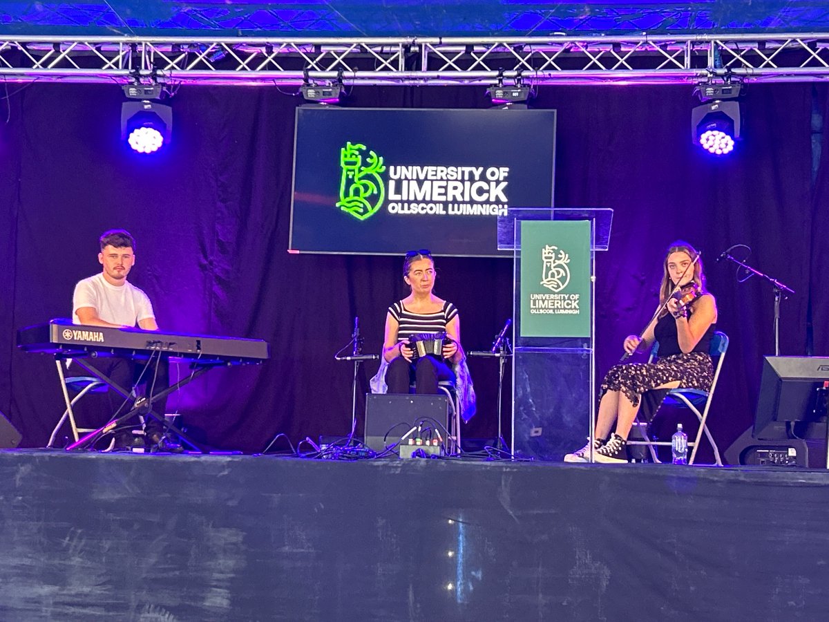 Welcome to UL first years!! Hup!!  <a href="/UL/">University Of Limerick</a> <a href="/ResearchArtsUL/">Faculty of Arts, Humanities & Social Sciences @UL</a> <a href="/IWorldAcademy/">Irish World Academy</a> <a href="/ULGlobal/">UL Global</a>