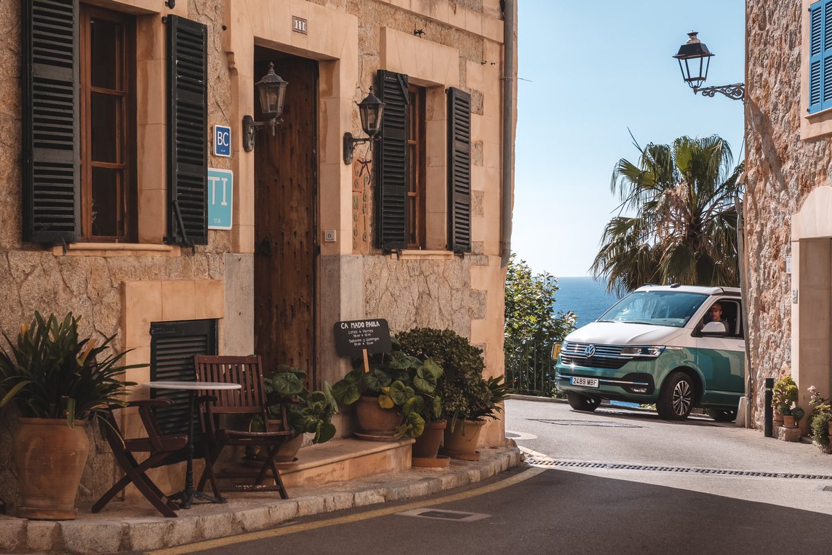 When your homeland is your favourite playground 🛝 #VWCalifornia 🚐