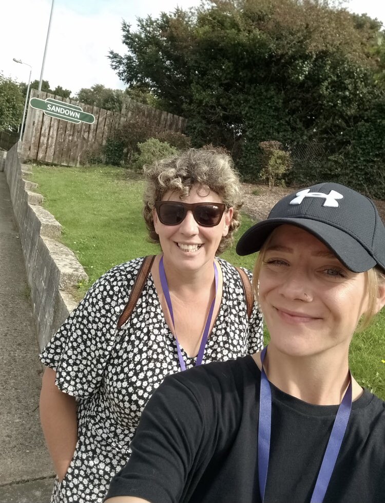 Our #Bay #Youthworkers Zoe & Anita have been undertaking detached  work including a busy #Sandown Train Station engaging young people & promoting our Autumn FREE activities.
Team have also been offering community #Safety advise, alongside @IOWightPolice NPT’s
#BayYouthProgramme