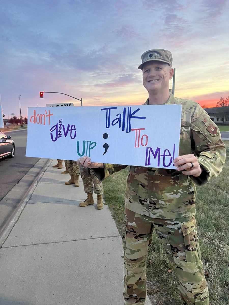 JoeeRuth's tweet photo. Airmen and their families at Malmstrom Air Force Base held up “Signs of Hope” for those traveling on and off base as a way to let them know they aren't alone. https://t.co/VDvF84onJE