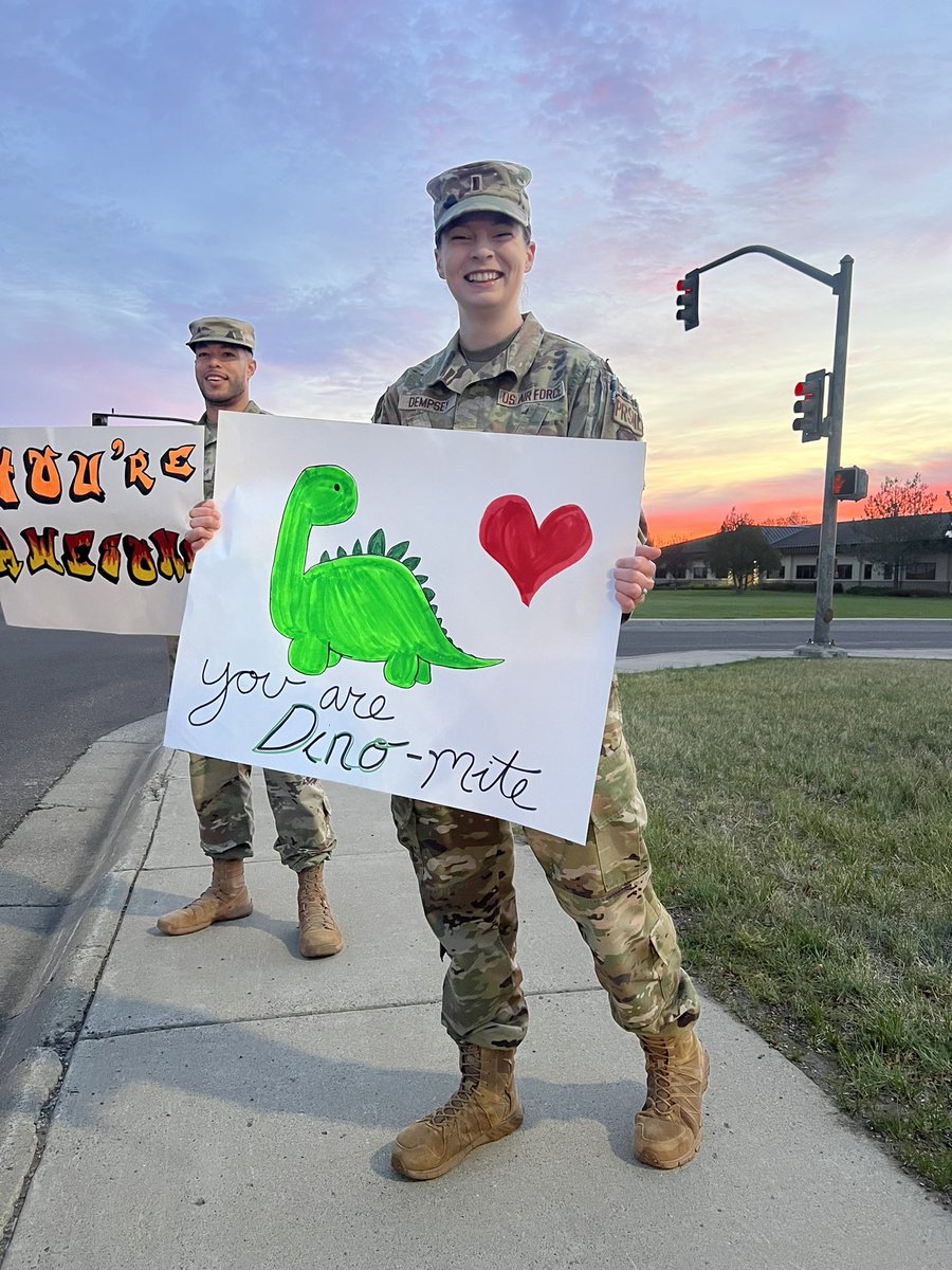 JoeeRuth's tweet photo. Airmen and their families at Malmstrom Air Force Base held up “Signs of Hope” for those traveling on and off base as a way to let them know they aren't alone. https://t.co/VDvF84onJE