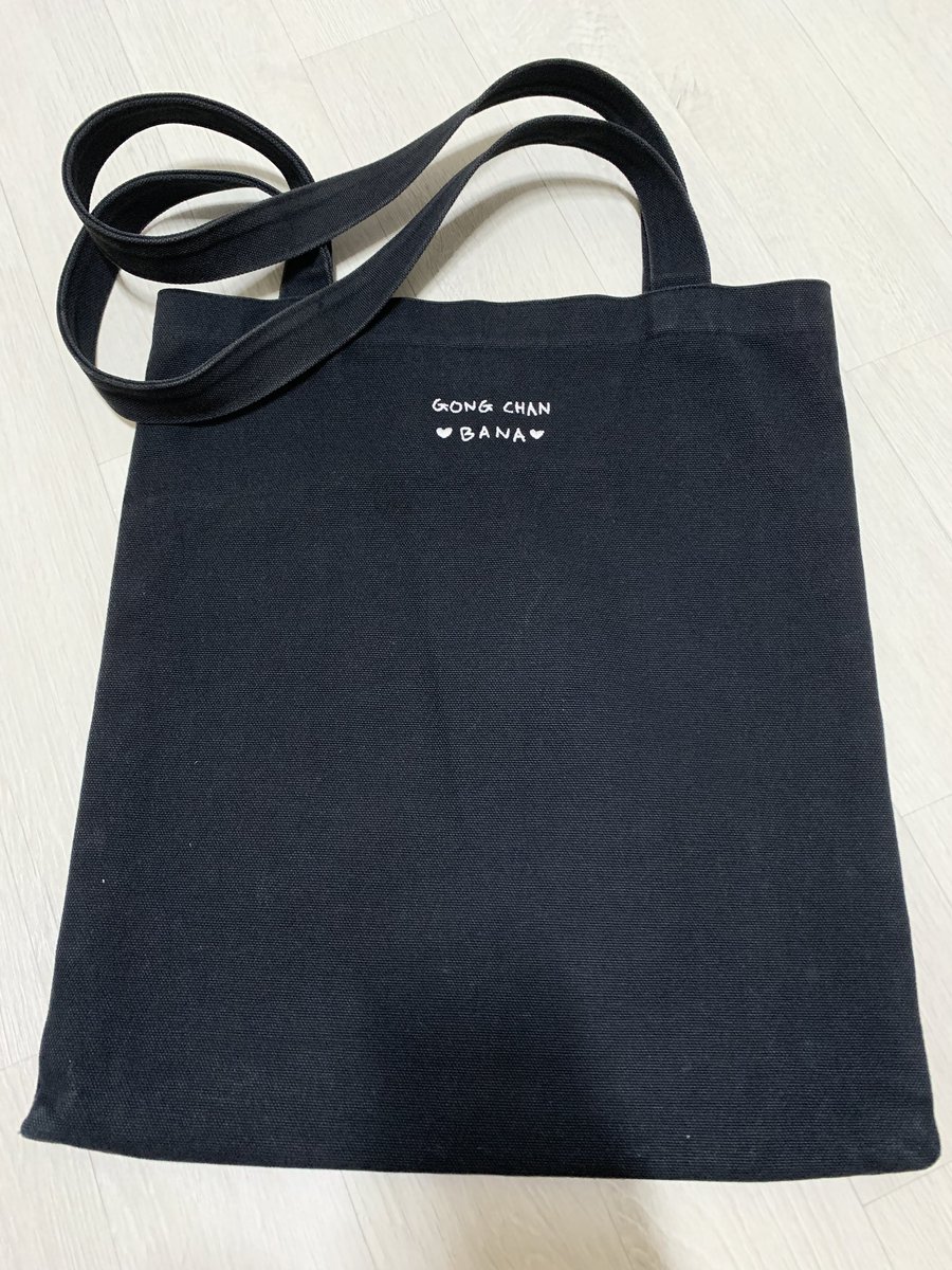 uiop_zzz's tweet photo. 2019 공찬데이 엠디 - 구매하실 가격 DM(역제시X)

1. 폴라포카세트-상자에만 사용감O, 포카 상태 좋음
2. 포토세트-보관상태 좋음
3. 거울-미개봉
4. 키링-사용 X, 보관상태 좋음
5. 에코백-사용 O, 훼손된 곳 X, 세탁 후 배송예정

에코백만 사용, 포카는 겉포장만 일부 사용감 있고 포카는 깨끗해요 https://t.co/cZ41eP1Gh7