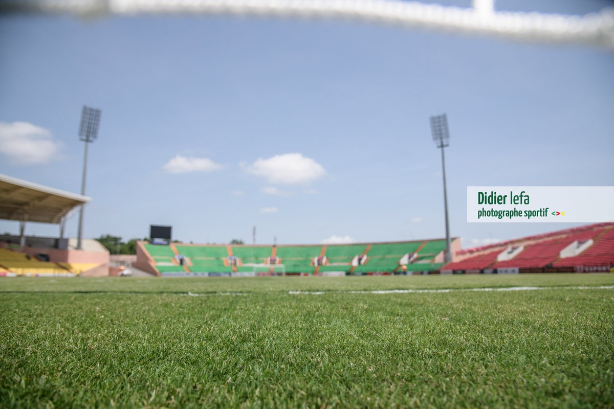 La pelouse du stade de Roumde Adja est très bonne.

#CMRBUR #AFCON2023Qualifiers #AFCONQ2023