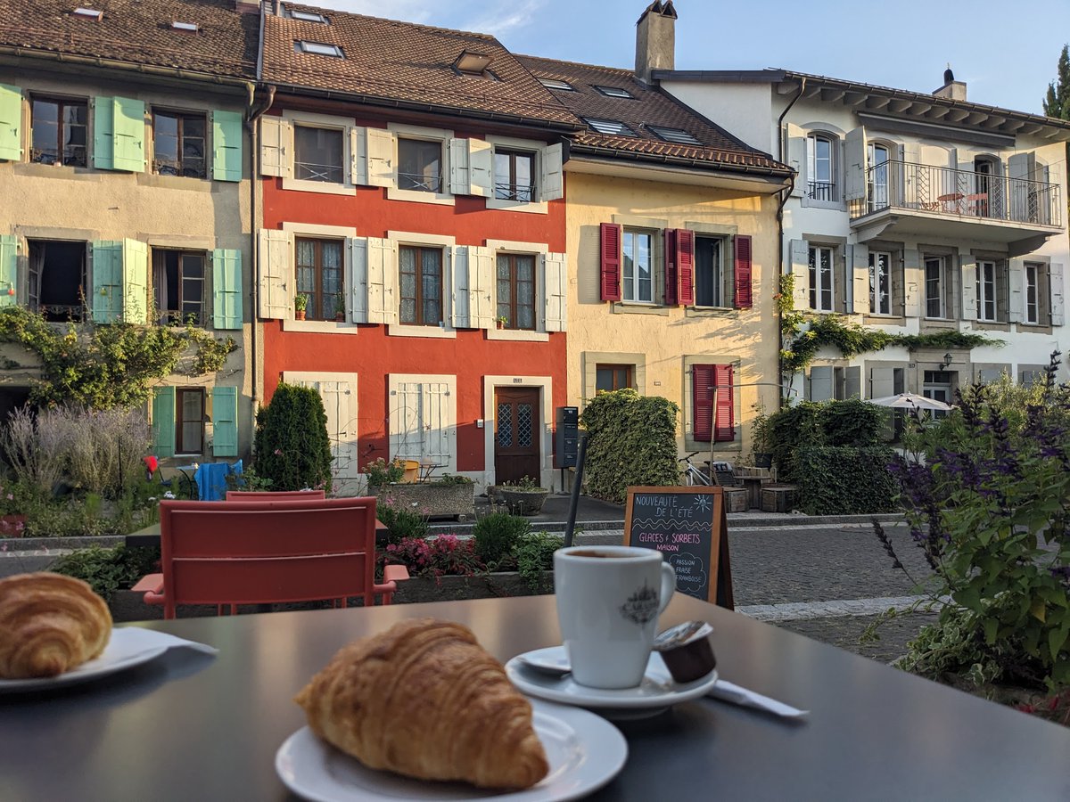 stackhodler's tweet image. These Swiss village homes are beautiful 😍

Each of them is worth between $1.5 and $3 million.

But they&apos;re also:

Illiquid - Need to cash in? It can take months / years to find a buyer.

Non-fungible - To find a buyer, you need:
- A well-off Swiss resident who wants to live in a…