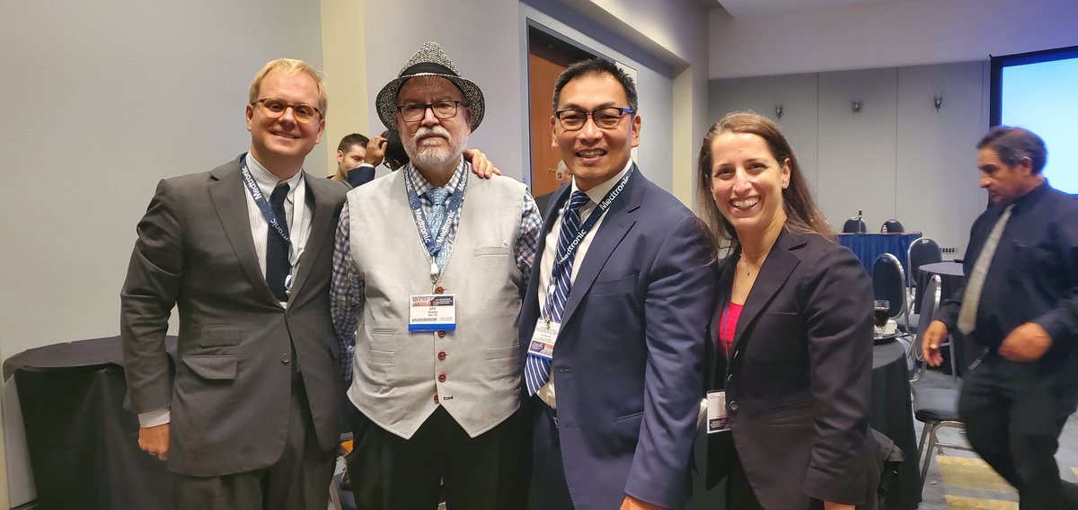 DrLeeBrainSurg's tweet photo. One of the highlights of national meetings #2023cns is to reconnect with residency friends! @MartinaStippler @paulaspiro @BrianJankowitz #litbrain https://t.co/NUuwPhnt5C