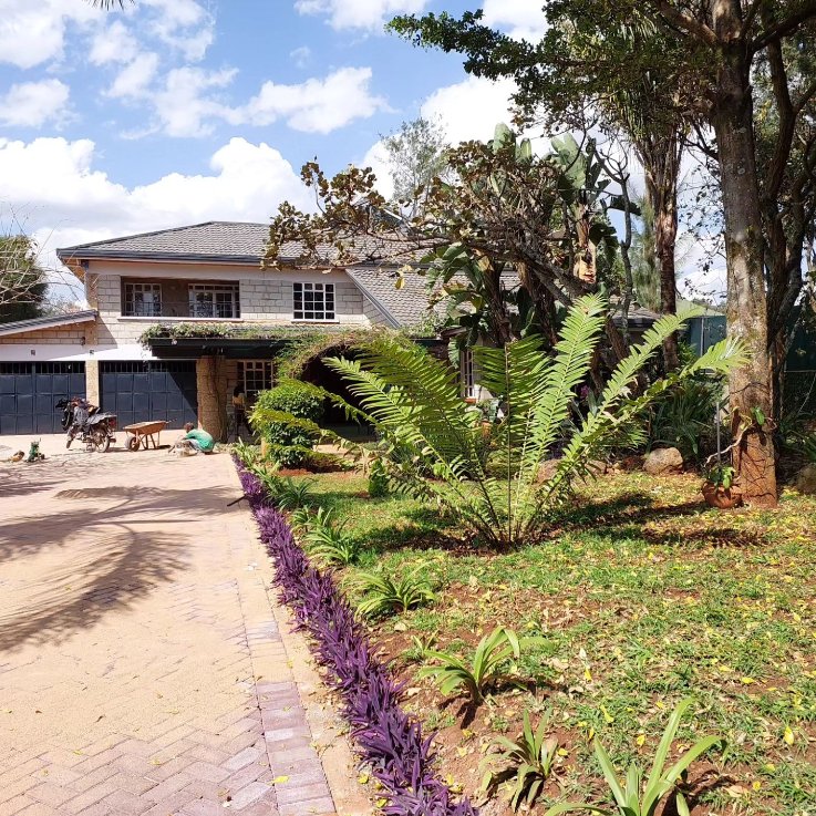 Propscout_Kenya's tweet photo. Runda Spacious 4 Bedroom House with a Swimming Pool To  Let going for Kshs 400,000 monthly. Call or whats app 0723724351 or click the link to view more https://t.co/vpkIcQSsll https://t.co/UFjNoqU7lD